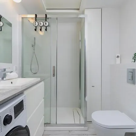 Apartment Studio Augustianska Kazimierz With Balcony By Renters Krakow